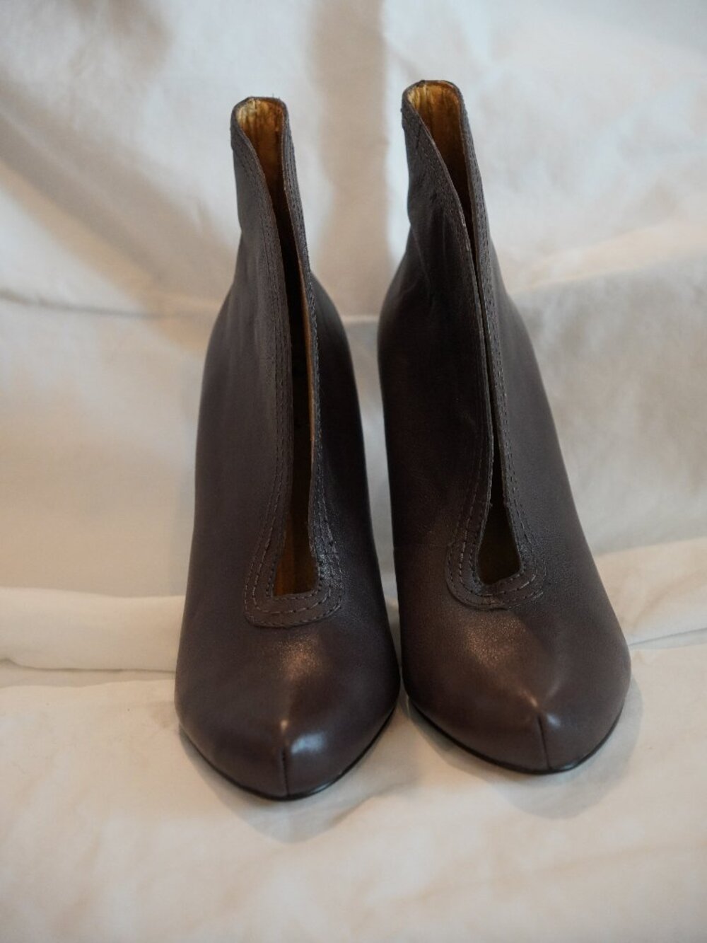 Seychelles Grey Leather Ankle Booties Studded Heel Cutout Detail Women's size 7